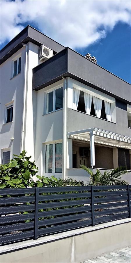 Apartment Ivetka Banjol Екстер'єр фото